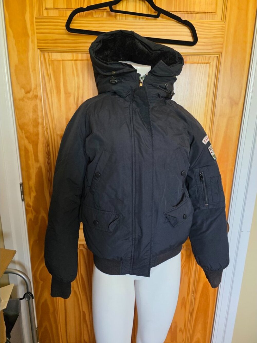 Roots Women's Size Small Down Filled Winter Jacket
